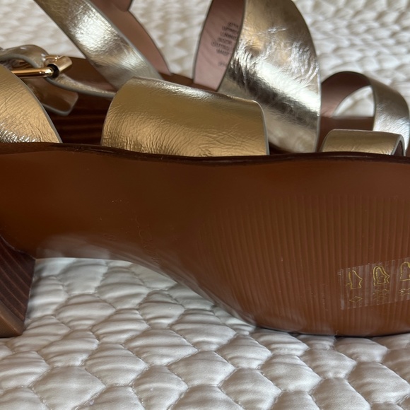 J. CREW Sandals Leather Gold SZ 8 - Picture 3 of 4